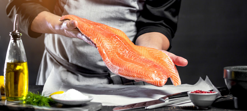 Chef Koch Lachs zubereitung