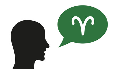 Person spricht von Widder