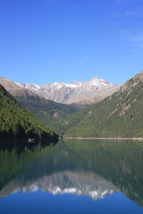Naklejka na ściany i meble Berge spiegeln sich im See, Schnalstal Südtirol