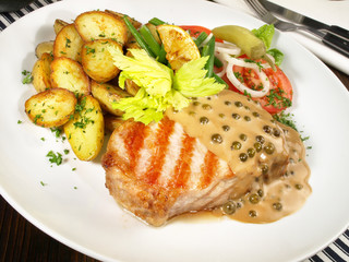 Steak mit Pfeffersauce