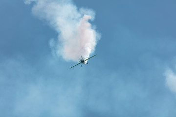 Fototapeta na wymiar green plane air show