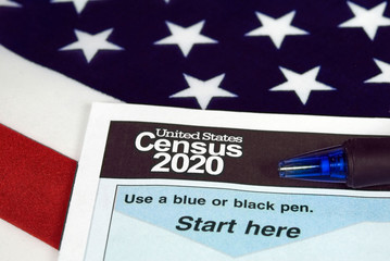 close up of 2020 census document form and ballpoint pen on American flag - obrazy, fototapety, plakaty
