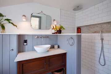 Compact contemporary wet room
