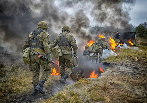 wojsko, armia, ćwiczenia wojskowe, napalm, NSR, Narodowe Siły Rezerwy, poligon, wojna, wojsko polskie, ogień, atak, 