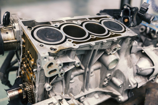 car engine on service