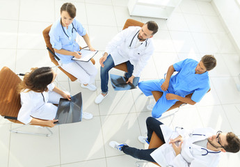 medical staff ,discussing the work plan with the patients