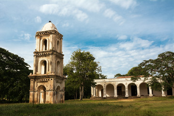 Fototapeta na wymiar Watchtower of the slaves of the sugar fables San Isidro de los Destiladeros in Manaca Iznaca (Cuba)