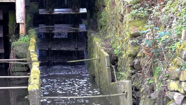 Wasserrad an Wasserm&uuml;hle
