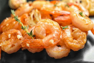Delicious fried shrimps with chopped garlic, closeup