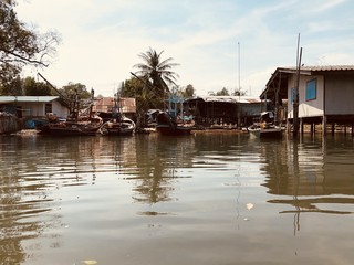Obraz premium river side community