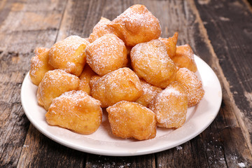 french donut, pet de none