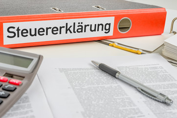 Aktenordner mit der Beschriftung Steuererklärung