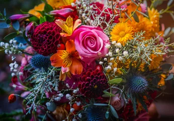 Fotobehang Bloemen Mooi, levendig, kleurrijk gemengd bloemboeket stilleven detail