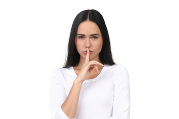 Fototapeta premium Hübsche Frau mit Finger auf den Lippen