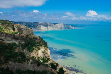 Fototapeta premium Limestone cliffs near Cape Kidnappers Golf course, with views of South Pacific Ocean, New Zealand