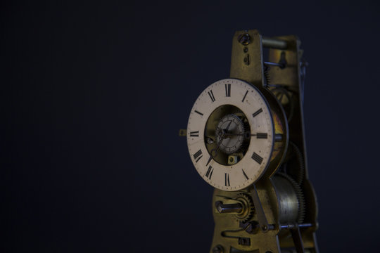 Orologio Antico Con Moto Perpetuo. Fotografia Stock - Immagine di simbolo,  strumento: 28189882