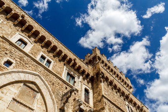 Castello Piccolomini, Celano, Abruzzo, Italia