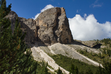 Fototapeta na wymiar Escursione tra le Dolomiti a San Cassiano (Italia)