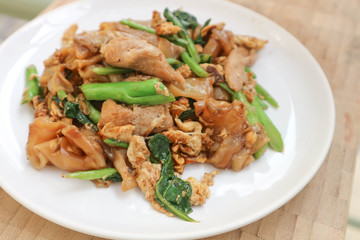 stir fried noodle with pork and kale