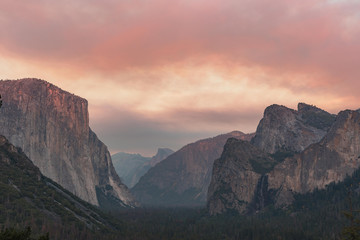 Fototapeta na wymiar Yosemite National Park, Tunnel view point at sunset in fall