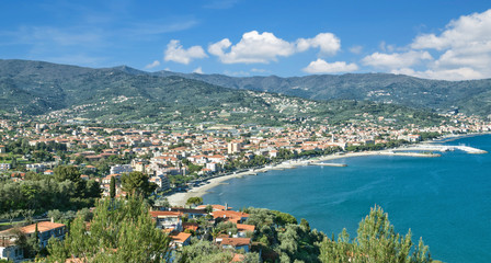 Blick auf den beliebten Badeort Diano Marina an der italienischen Riviera,Ligurien,Italien