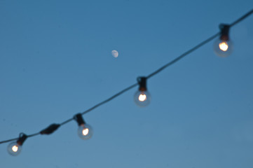 Lampadine con luce della luna e del sole