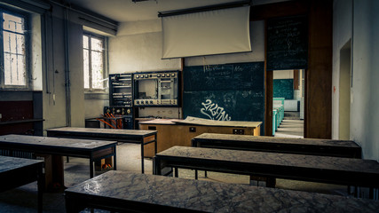 Urbex Pensionnat Catholique Klassenzimmer 