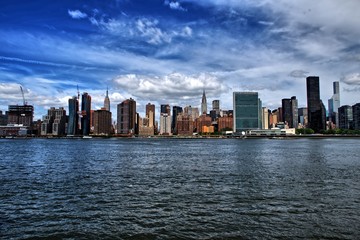 Fototapeta premium Midtown Manahattan i United Nation From Cross Hudson River