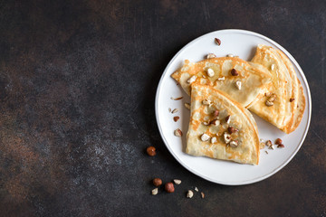 crepes with honey and nuts