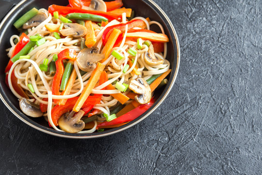 Stir fry with noodles and vegetables
