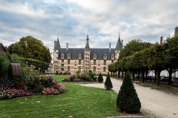 palais ducal ville de Nevers