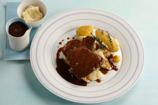 Rotweinsauce bilder – Bläddra bland 106 stockfoton, vektorer och videor ...