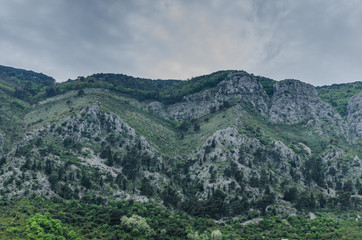 Fototapeta na wymiar felsige berge in montenegro