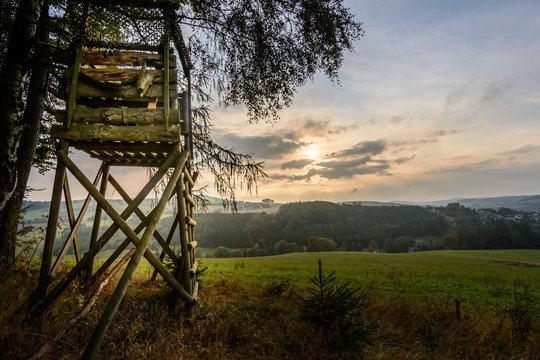 Hochstand vom J&auml;ger auf der Pirsch