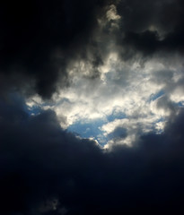 Fototapeta na wymiar stormy skies