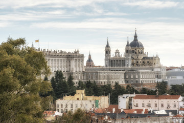 Obraz premium Madrid Cathedral Santa Maria la Real de La Almudena and the Royal Palace in Madrid, Spain.