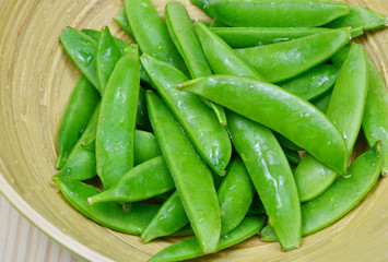 snap peas in the bowl