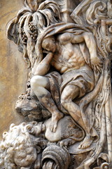 Fototapeta na wymiar Alabasterfigur eines nackten Mannes an der Fassade des Palacio Marqués de Dos Aguas