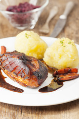 Schweinebraten mit Knödel