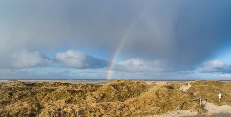 Regenbogen über der Nordsee in St. Peter-Ording