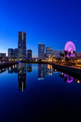 横浜の夜景　縦構図