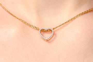 Women's jewelry on the neck gold chain pendant heart