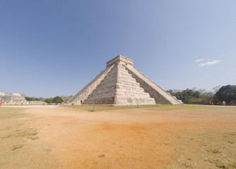 Fototapeta na wymiar Chichen Itza the most beautiful of the pyramids