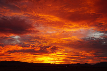 Fototapeta na wymiar The amazing colors of a desert sunset.