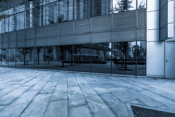 modern office building outdoors in the downtown