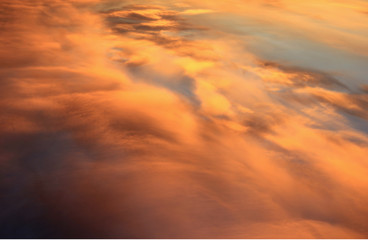 Obraz premium beautiful clouds in unusual light from the setting sun