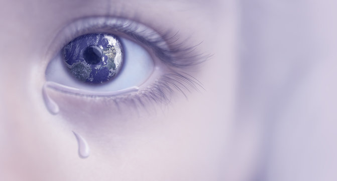 Nahaufnahme von Baby Auge mit Tränen, Konzept von Traurige Zukunft in Blaue Version - Powered by Adobe