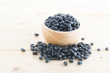 Fototapeta na wymiar black-beans in wood cup