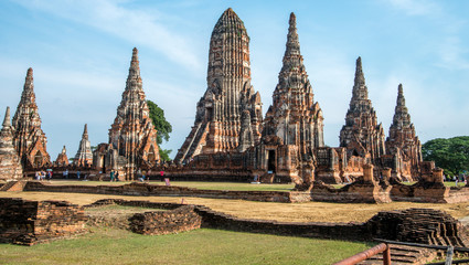 Obraz premium Ancient ruins at Wat Chaiwatthanaram Buddhist temple in Ayutthaya Thailand