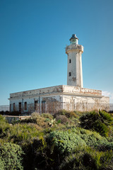 Faro abbandonato con vegetazione mediterranea, Siracusa Sicilia